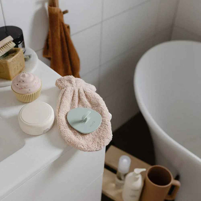 Mushie® Silikonska krtača za odstranjevanje lusk 2 kosa Natural/Cambridge Blue Mushie