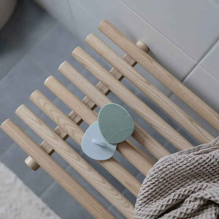 Mushie® Silikonska krtača za odstranjevanje lusk 2 kosa Natural/Cambridge Blue Mushie